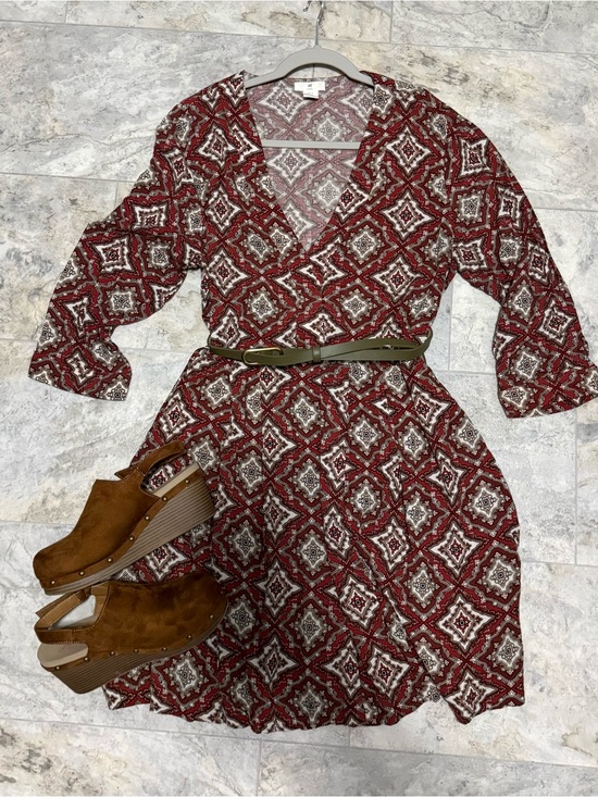 H&M Dresses & Skirts - H&M Burgundy Geometric Midi Wrap Dress